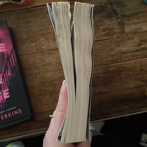 2 horror themed books - Picture 5 of 7